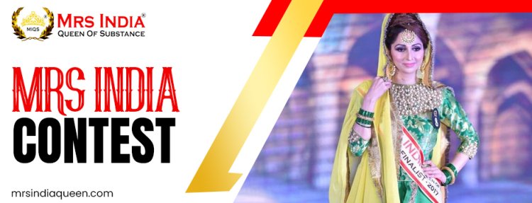 mrs-india-contest-finalist-in-traditional-attire-on-pageant-stage